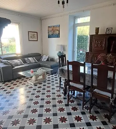 La Garenne Oda ve Kahvaltı Virazeil
